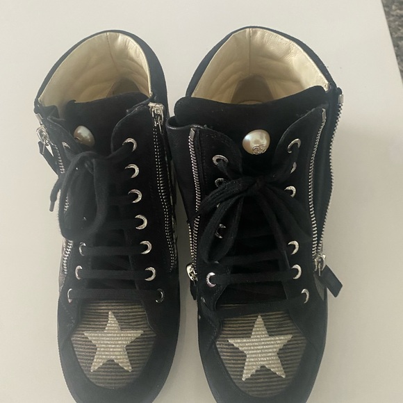 Chanel 2014 Interlocking CC Logo Sneakers - Picture 2 of 7